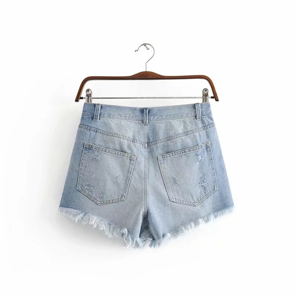 Sieviešu džinsa šorti ar saplēstiem elementiem