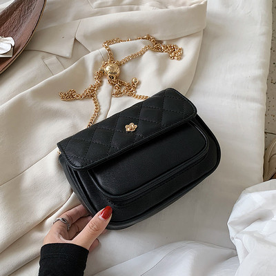 Moderns sieviešu komplekts no eko ādas ar garu metāla ķēdīti