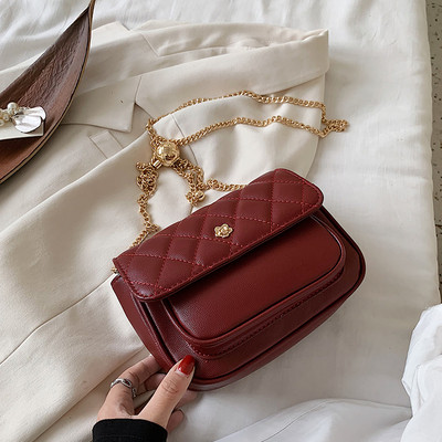 Moderns sieviešu komplekts no eko ādas ar garu metāla ķēdīti