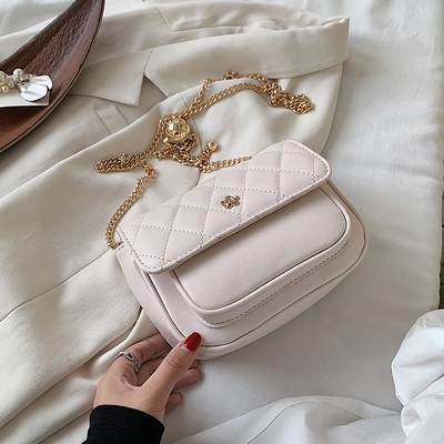 Moderns sieviešu komplekts no eko ādas ar garu metāla ķēdīti