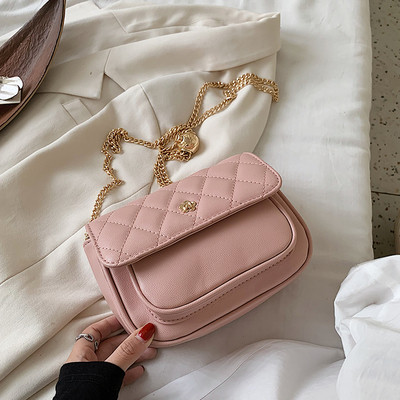 Moderns sieviešu komplekts no eko ādas ar garu metāla ķēdīti