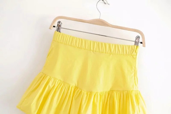 Modernas sieviešu bikses ar augstu vidukli dzeltenā krāsā