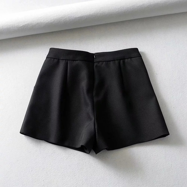 Moodsad naiste lühikesed nööpidega püksid