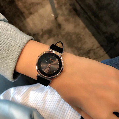 Moodne seemisnahast rihmaga naiste käekell