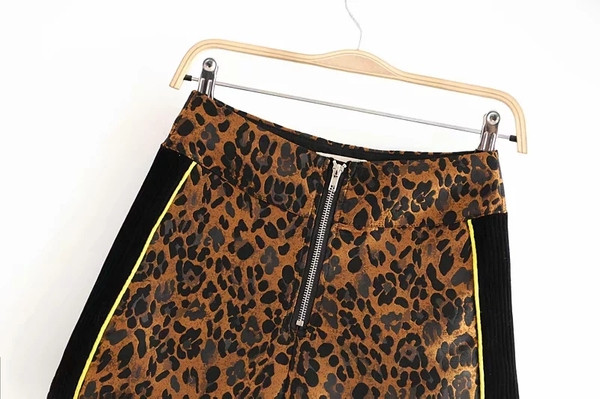 Novi model ženskih kratkih hlača sa motivima životinja i patentnim zatvaračem