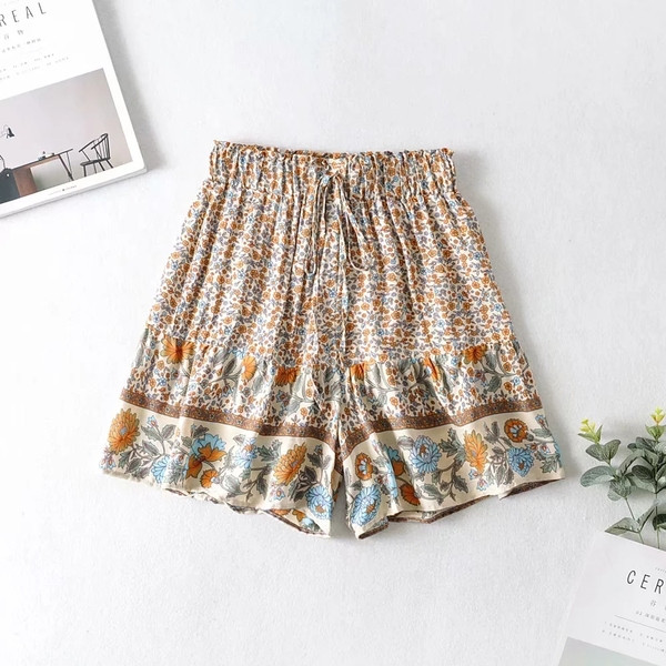 Lillemotiividega vabaaja naiste lühikesed püksid