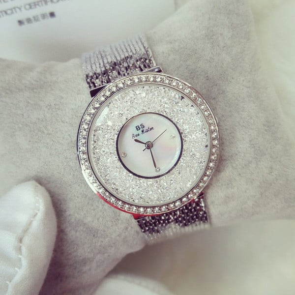 Metāla sieviešu pulkstenis ar akmeņiem