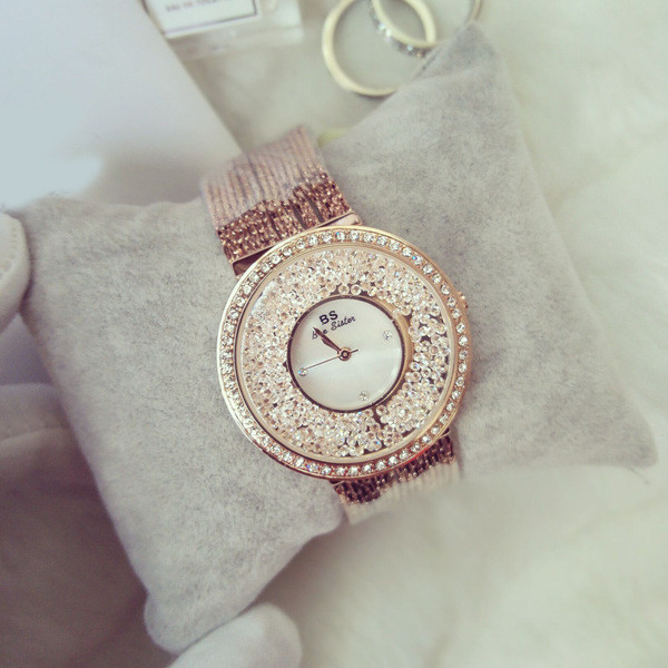 Metāla sieviešu pulkstenis ar akmeņiem