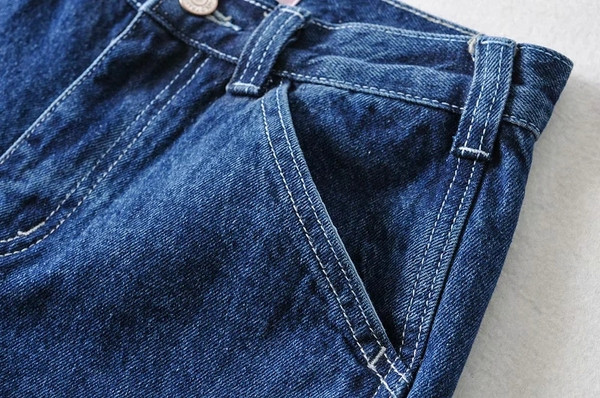 Jauns sieviešu džinsa šortu modelis ar saplēstiem elementiem