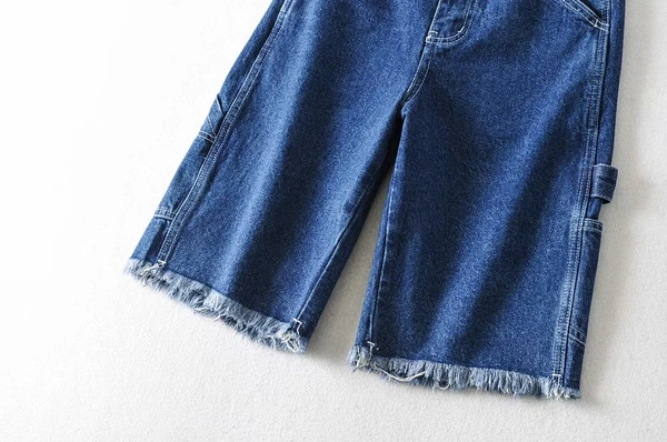 Jauns sieviešu džinsa šortu modelis ar saplēstiem elementiem