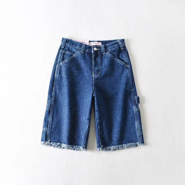 Jauns sieviešu džinsa šortu modelis ar saplēstiem elementiem