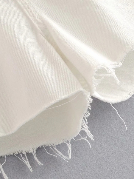 Mūsdienīgi sieviešu šorti - ar augstu vidukli un pogām