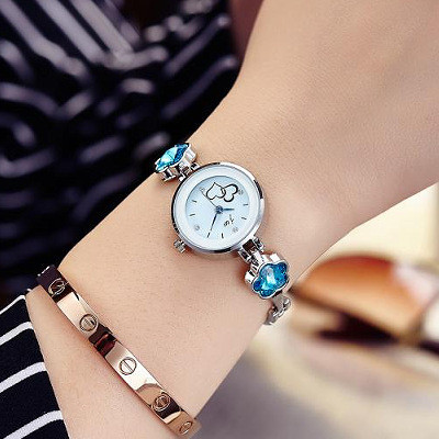 Fém női karóra köves típusú karkötővel