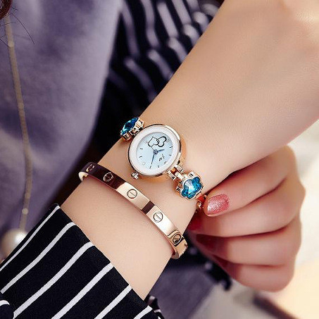 Fém női karóra köves típusú karkötővel