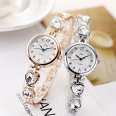 Elegáns női karóra szív alakú kövekkel