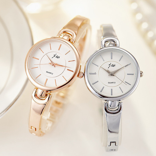 Mūsdienu sieviešu pulkstenis - tīrs modelis