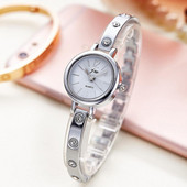 Moodne naiste käekell kividega