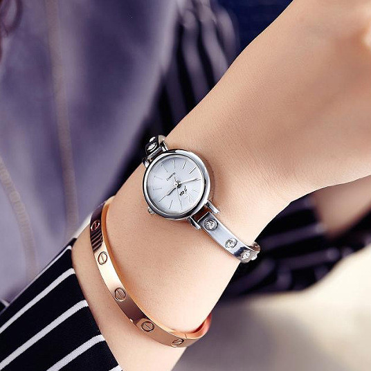 Moodne naiste käekell kividega