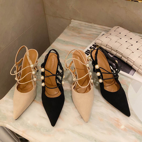 Sieviešu zamšādas sandales smails raksts ar pērļu rotājumu