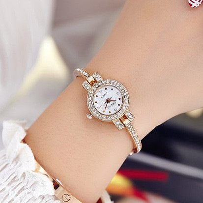 Stilīgs sieviešu pulkstenis no nerūsējošā tērauda un akmeņiem