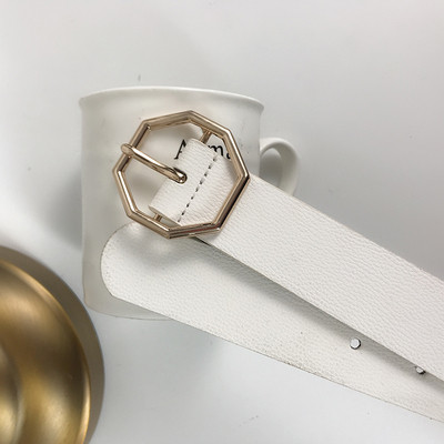 Moderna sieviešu ādas josta ar metāla stiprinājumu