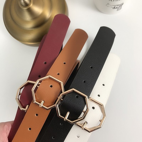 Moderna sieviešu ādas josta ar metāla stiprinājumu