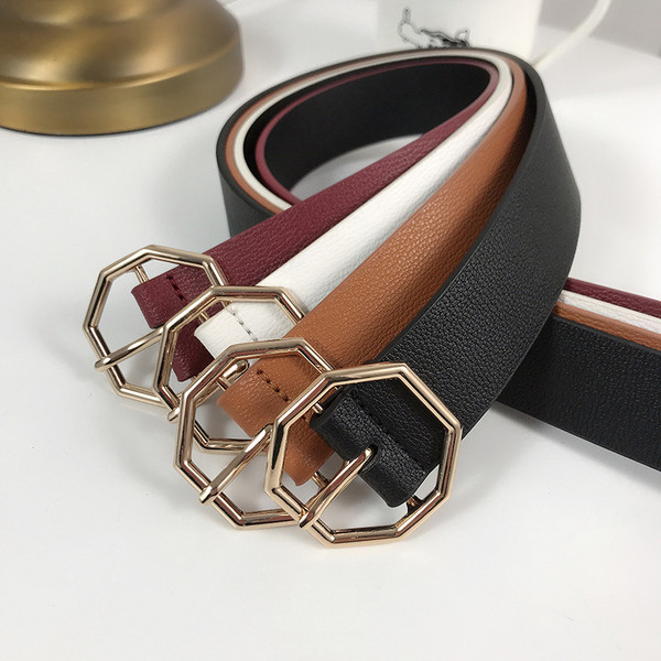 Moderna sieviešu ādas josta ar metāla stiprinājumu