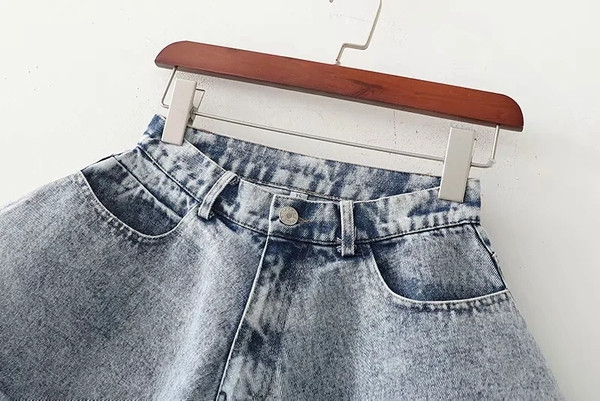 Γυναικεία σορτς τζιν με σκισμένα μοτίβα