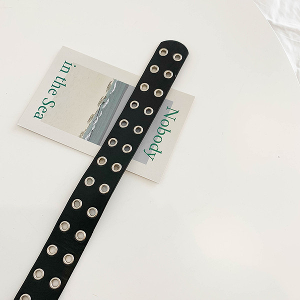 Retro mudel naiste nahast vöö metallelemendiga - kaks mudelit