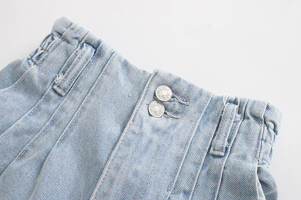 Sieviešu džinsa bikses - ar augstu vidukli un kabatām