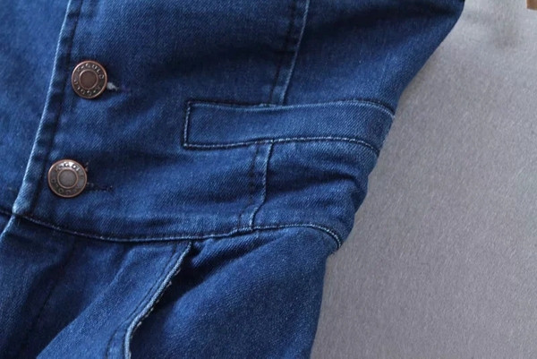 Jauns sieviešu džinsu modelis ar augstu vidukli-retro stilu