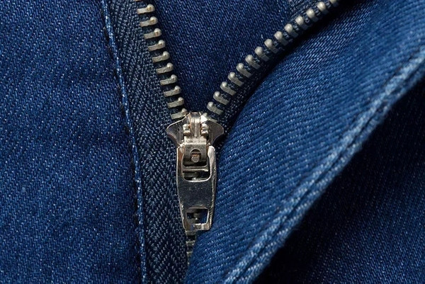 Jauns sieviešu džinsu modelis ar augstu vidukli-retro stilu