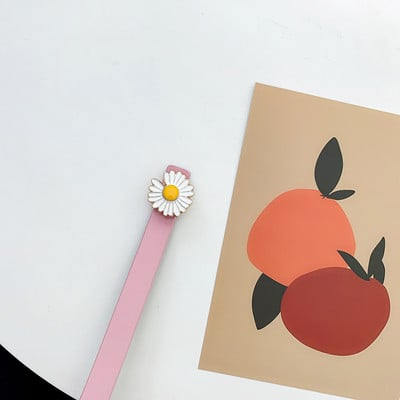 Derékhoz illő női öv margarétával