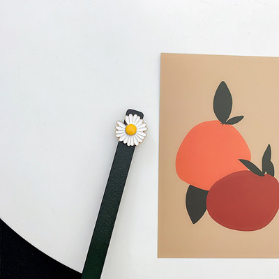 Derékhoz illő női öv margarétával