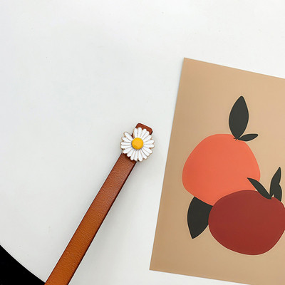 Derékhoz illő női öv margarétával