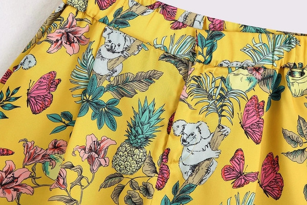 Színes női rövidnadrág magas derékkal