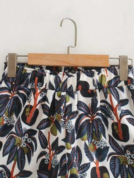 Naiste vabaaja lühikeste pükste uus mudel