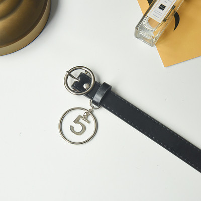 Sieviešu ādas josta ar metāla aksesuāru