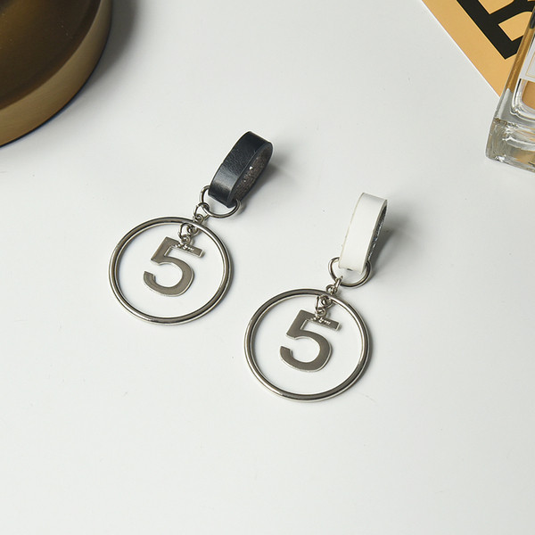 Sieviešu ādas josta ar metāla aksesuāru