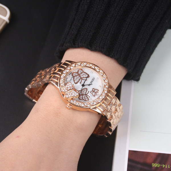 Fém női karóra pillangókkal