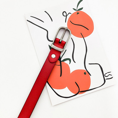 Parasta modeļa sieviešu ādas josta ar metāla elementu