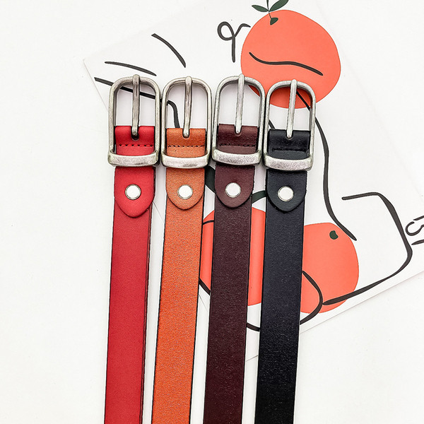 Parasta modeļa sieviešu ādas josta ar metāla elementu