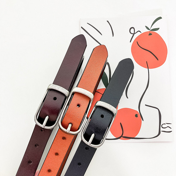 Parasta modeļa sieviešu ādas josta ar metāla elementu