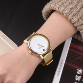 Modern női arany karóra fém szíjjal