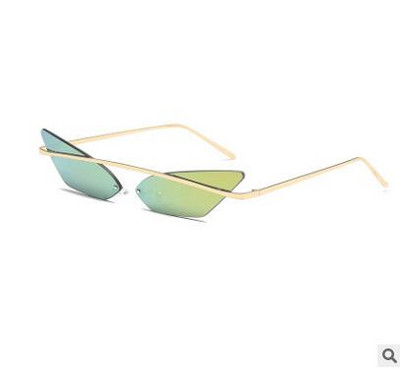 Modern női szemüveg arany kerettel és színes szemüveggel