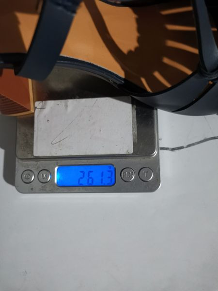 Jauna modeļa ādas sandales ar augstu biezu papēdi - liela izmēra