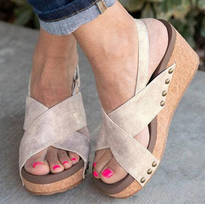 Alkalmi platform szandál új modellje