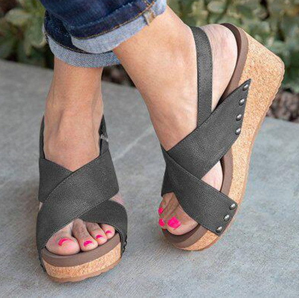 Alkalmi platform szandál új modellje