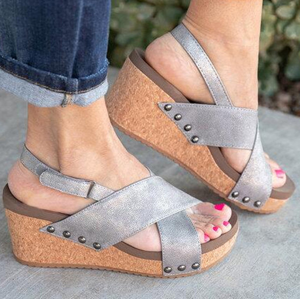 Alkalmi platform szandál új modellje