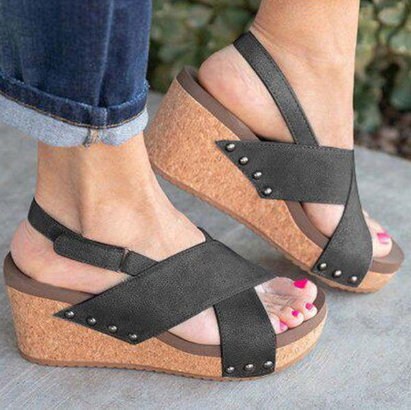 Alkalmi platform szandál új modellje